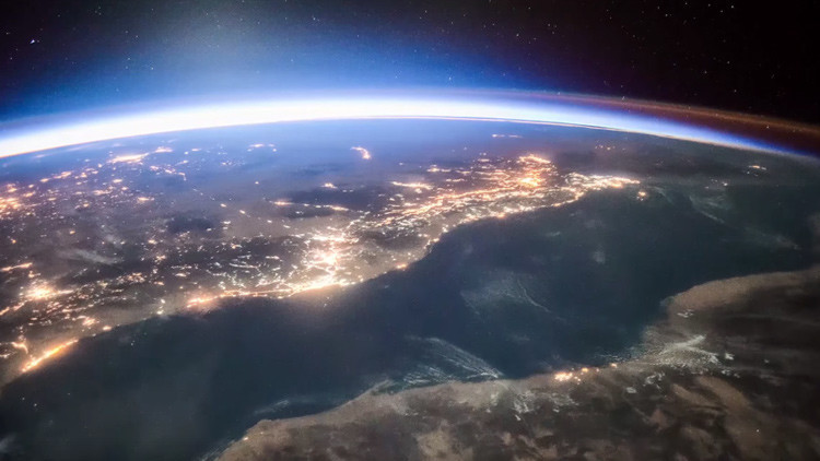 Amanecer orbital: un impresionante video muestra desde la EEI como el Sol ilumina la Tierra